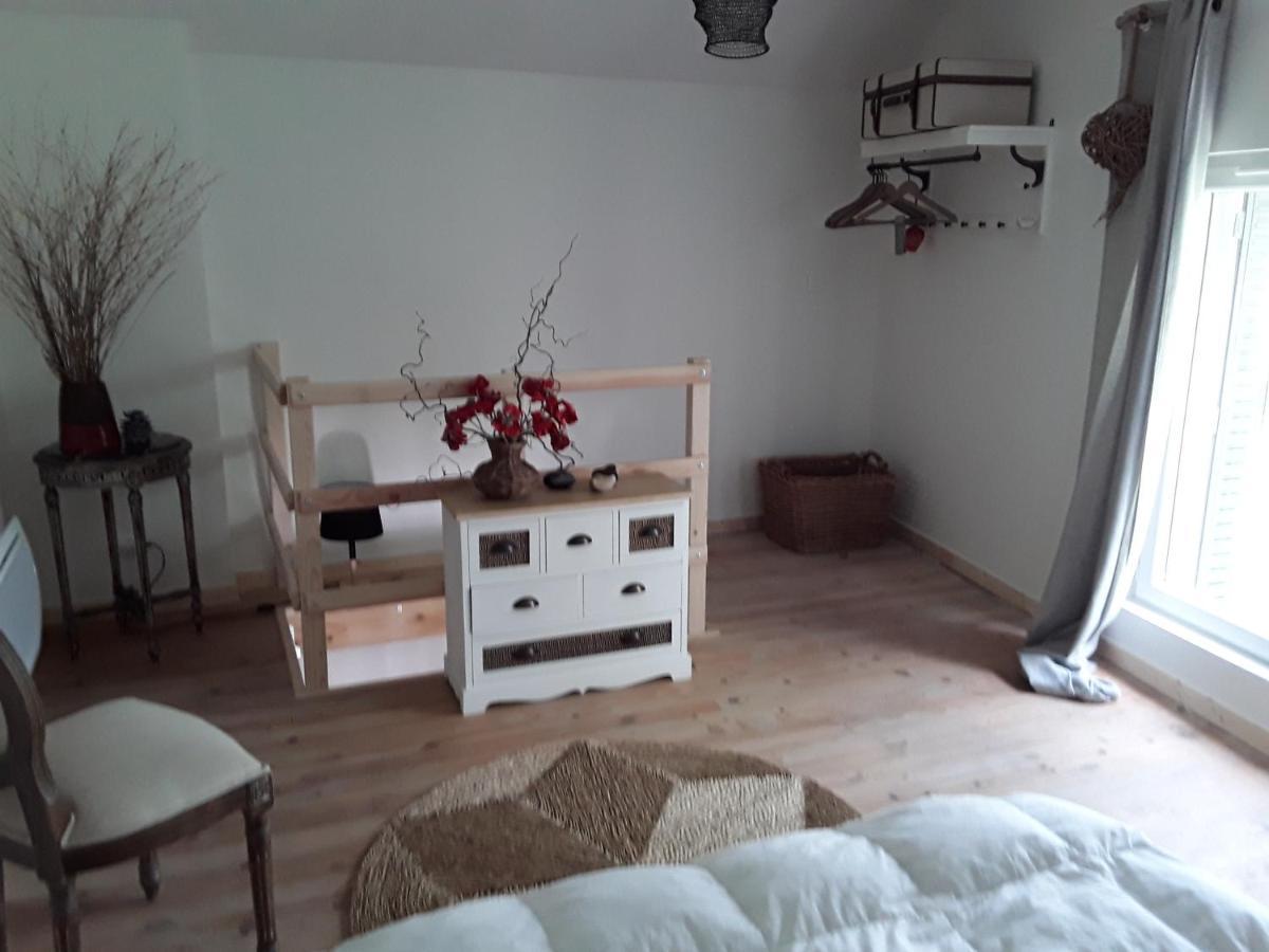 Ferienwohnung Le Petit Nid Saint-Bonnet-pres-Orcival Exterior foto