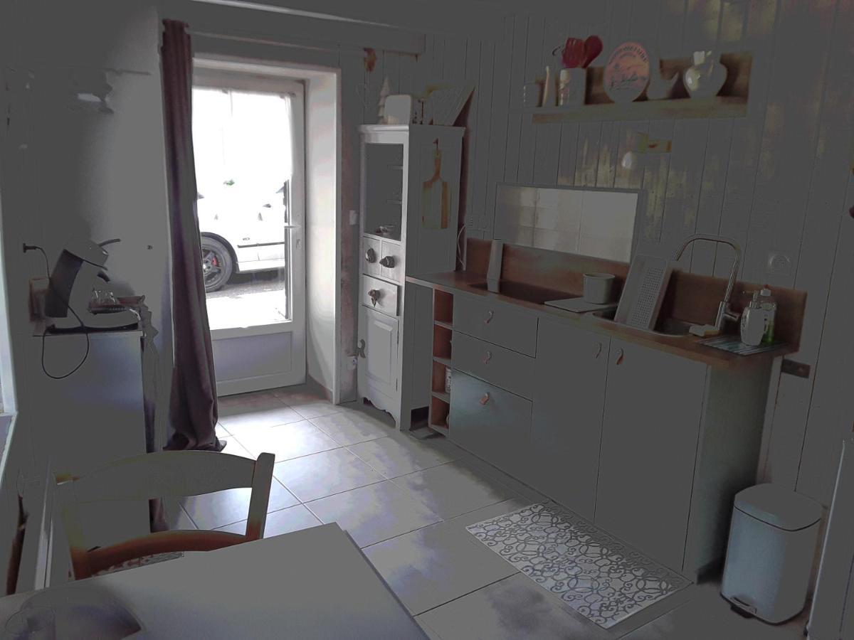 Ferienwohnung Le Petit Nid Saint-Bonnet-pres-Orcival Exterior foto