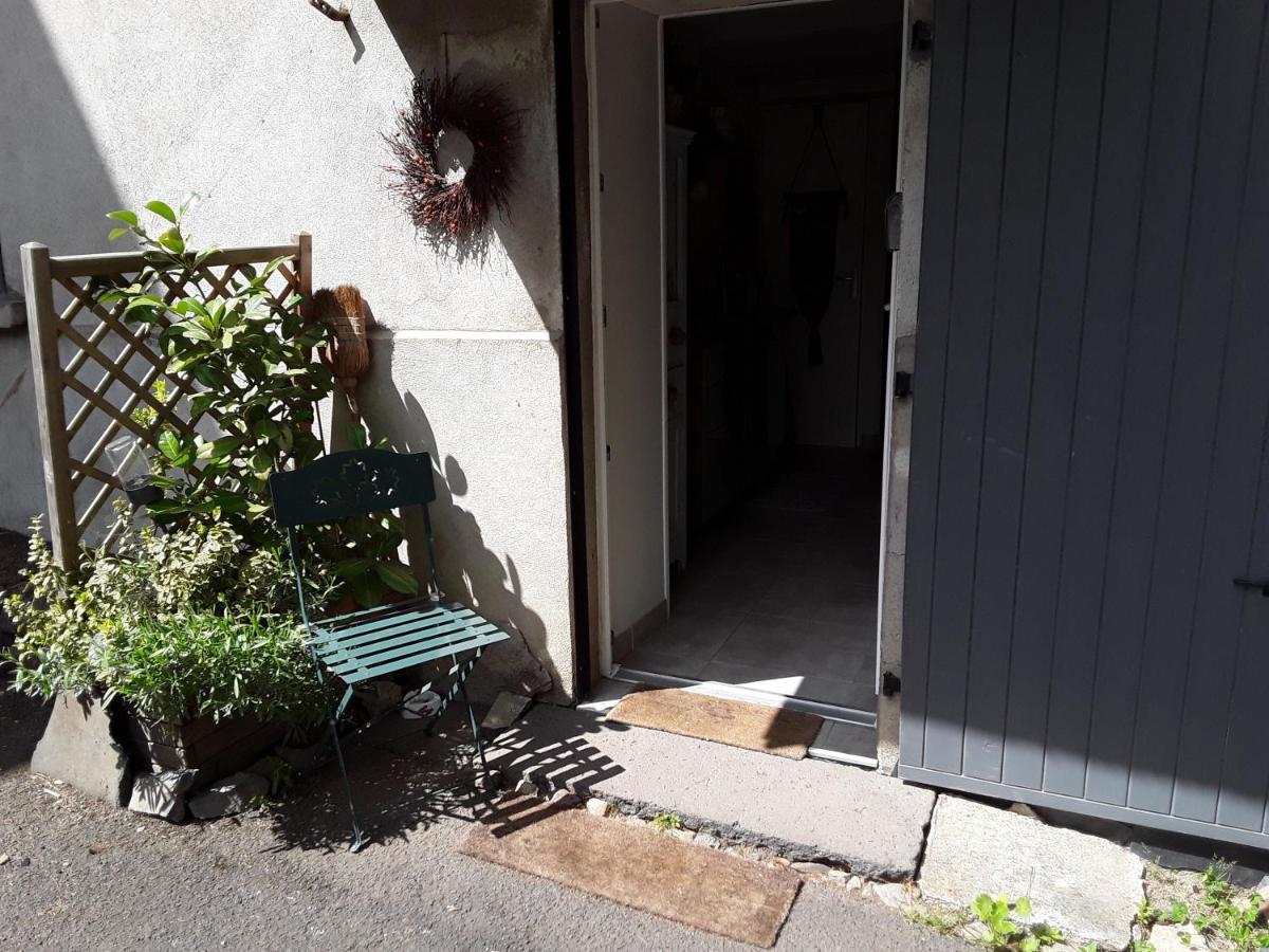 Ferienwohnung Le Petit Nid Saint-Bonnet-pres-Orcival Exterior foto